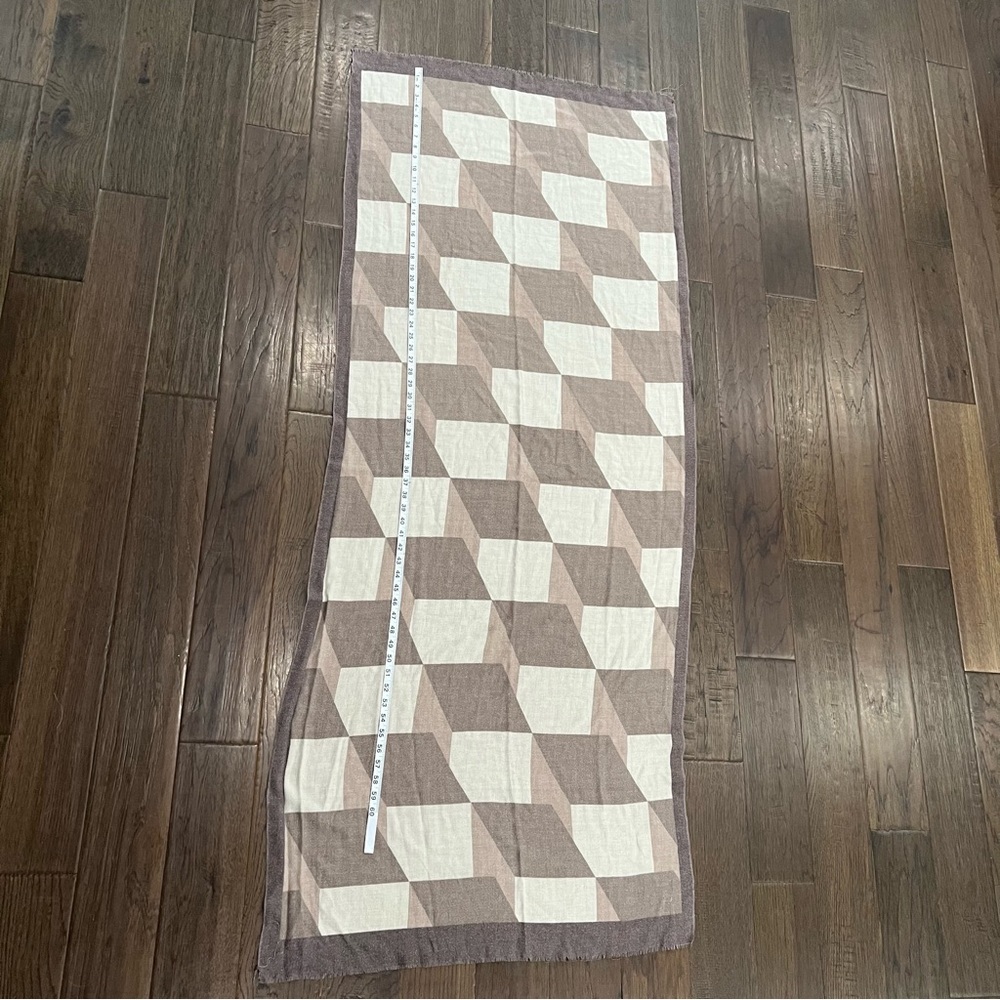Checkered Scarf - Picture 4 of 6